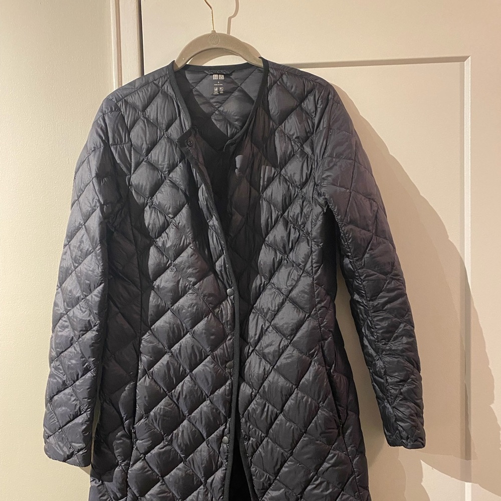 Uniqlo quilted ultra light down coat. Size S. Black.